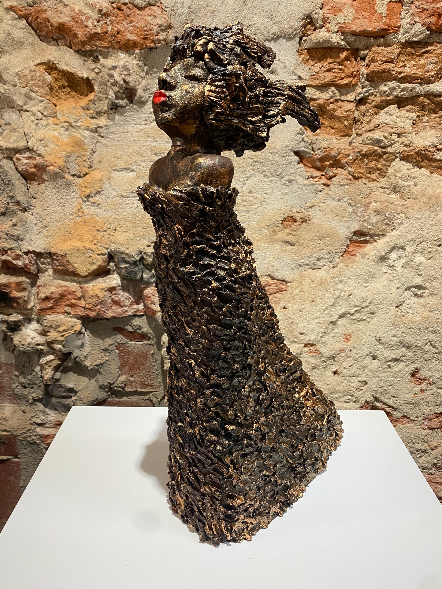 Golden Goddess 1 - Keramiek Kunst Sculptuur - groot
