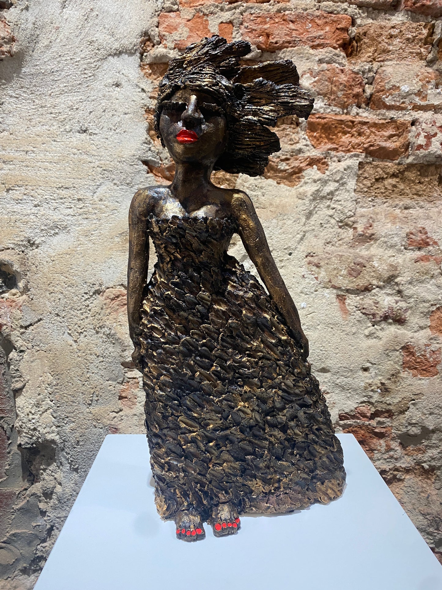 Golden Goddess 1 - Keramiek Kunst Sculptuur - groot