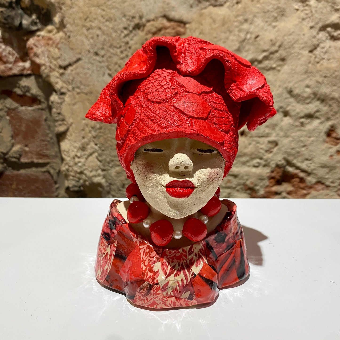Lady in Red - Keramiek Kunst Sculptuur - Klein