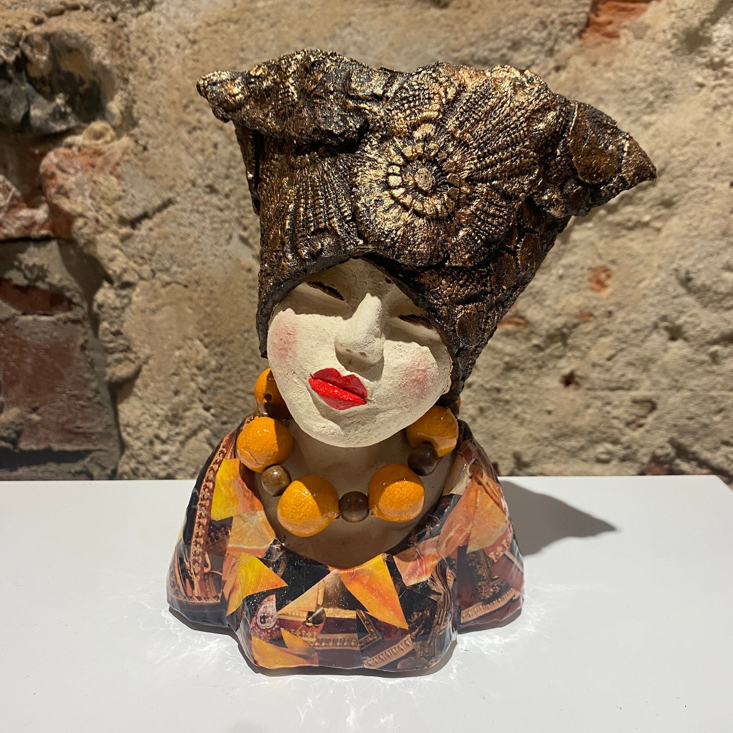 Lady in Bronze - Keramiek Kunst Sculptuur