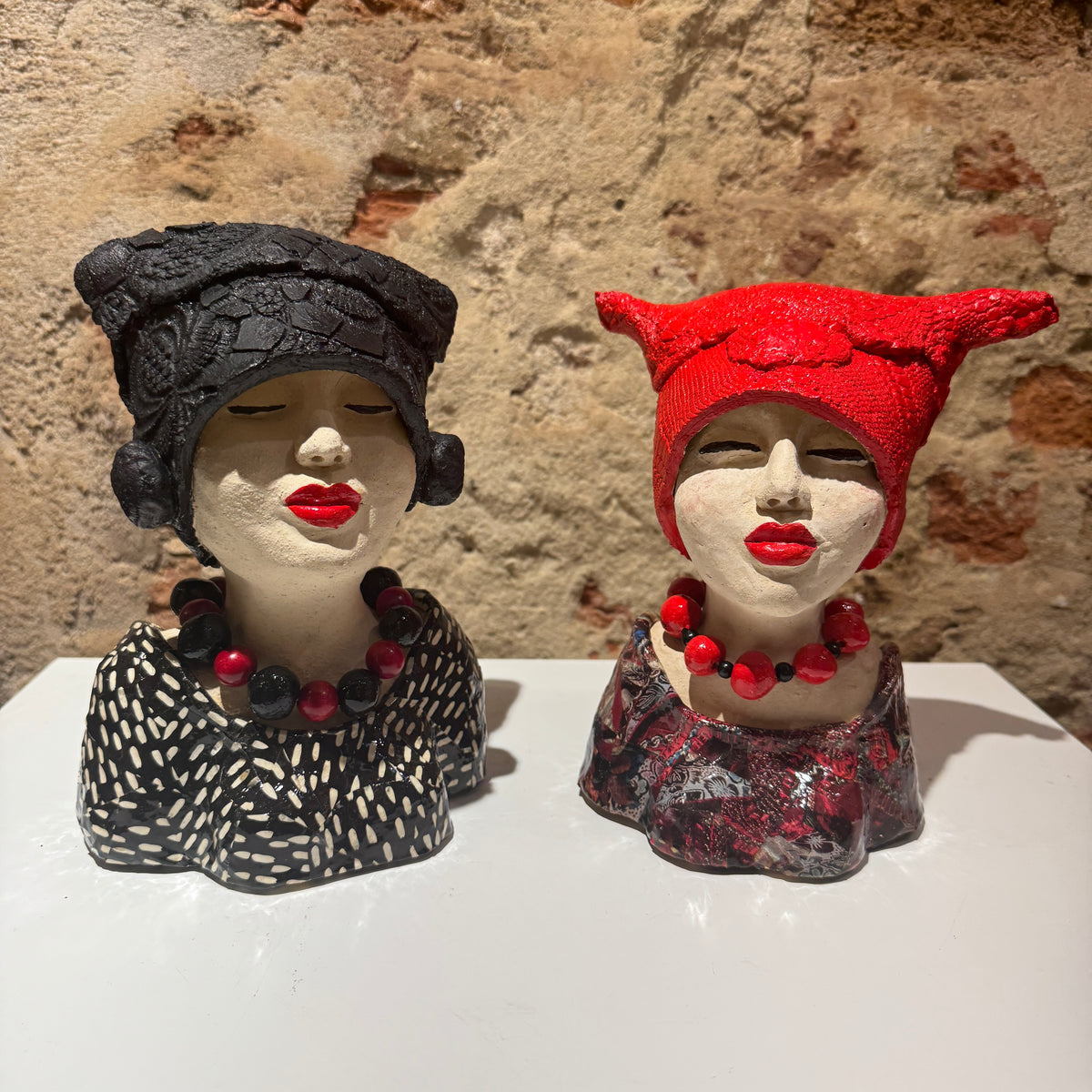 Lady in Black - Keramiek Kunst Sculptuur