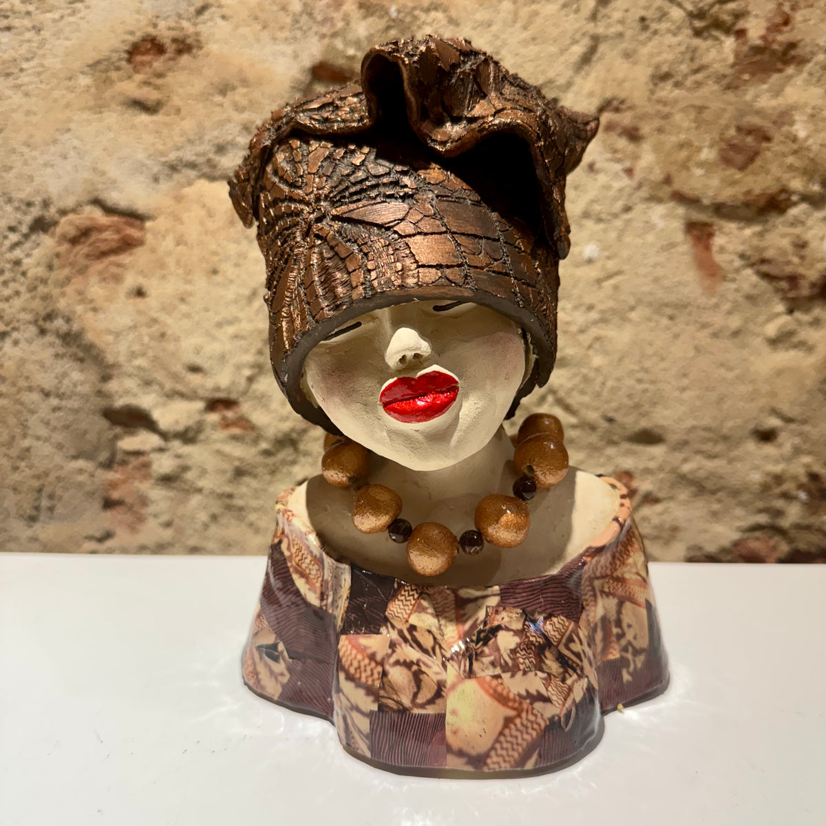 Lady in Bronze - Keramiek Kunst Sculptuur