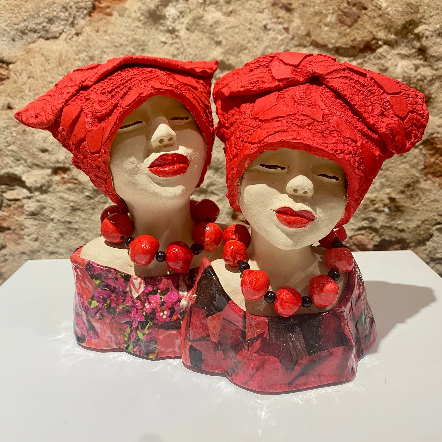 Ladies in Red - Keramiek Kunst Sculptuur