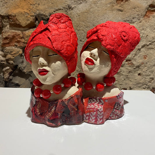 Ladies in Red - Keramiek Kunst Sculptuur