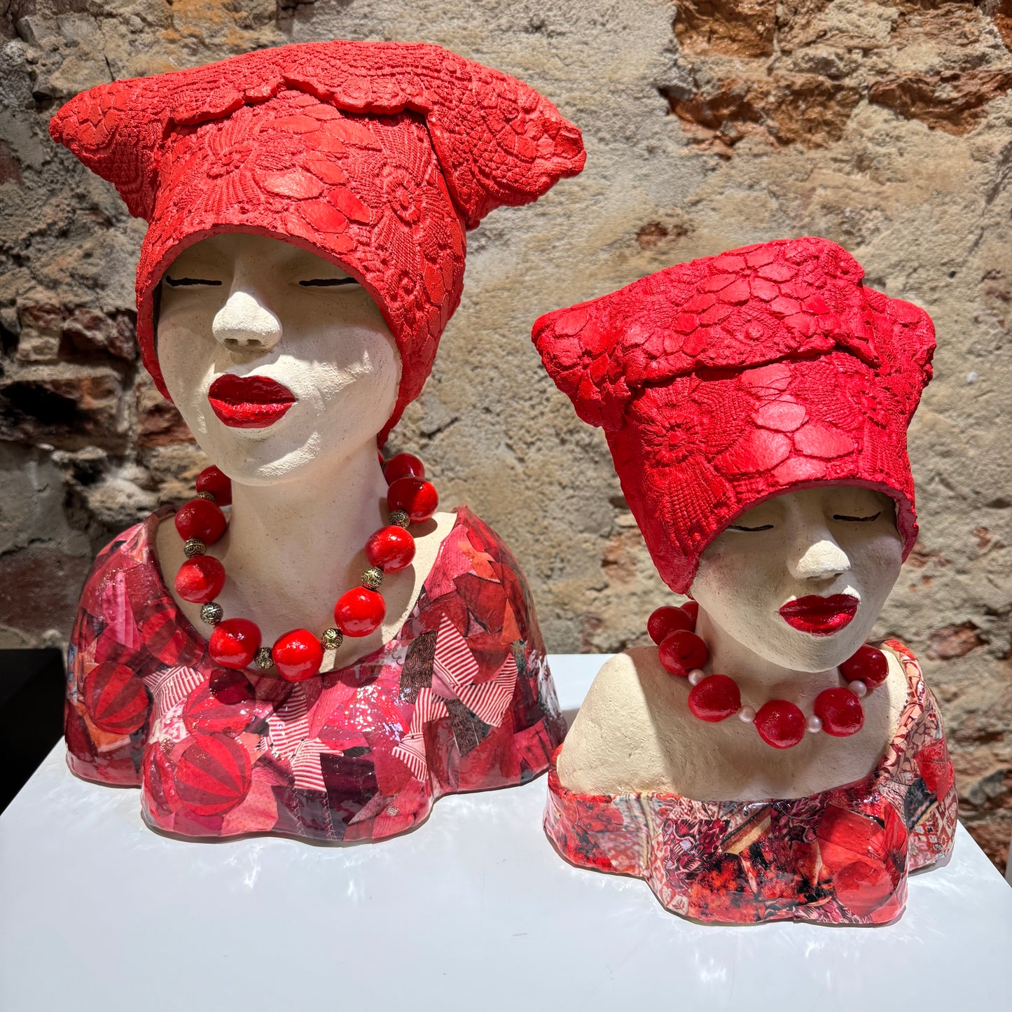 Lady in Red - Keramiek Kunst Sculptuur - Groot