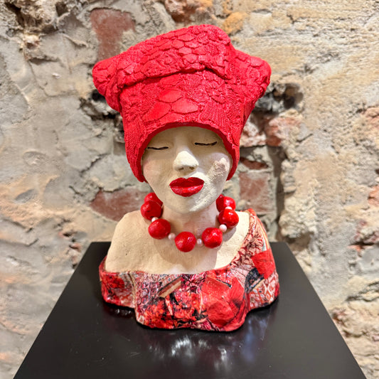 Lady in Red - Keramiek Kunst Sculptuur - Medium
