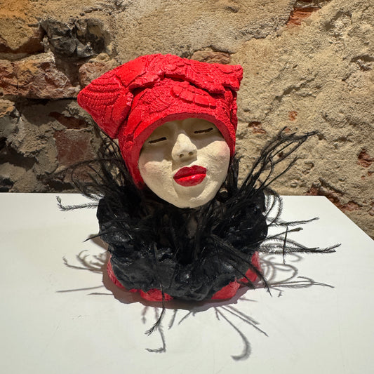 Lady in Black & Red  - Keramiek Kunst Sculptuur - klein
