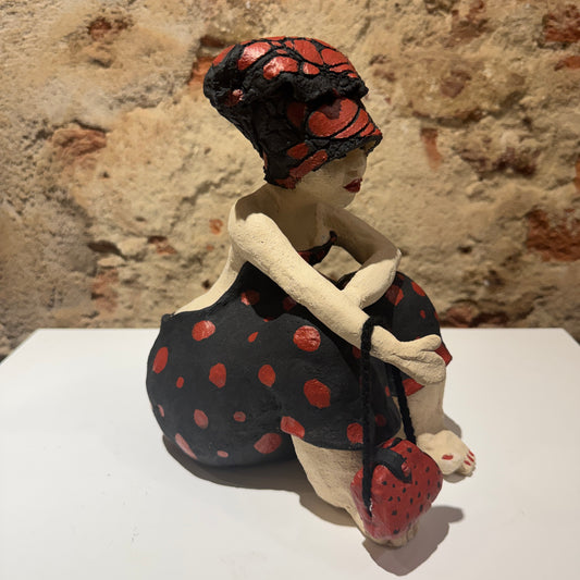 Lady in Black & Red - Keramiek Kunst Sculptuur - Medium