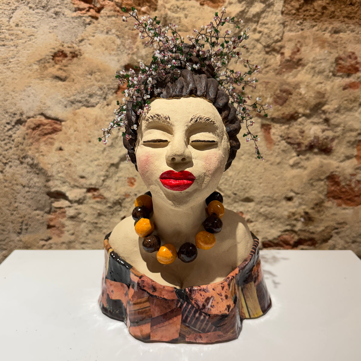 Lady in Brown & Yellow - Keramiek Kunst Sculptuur - Medium