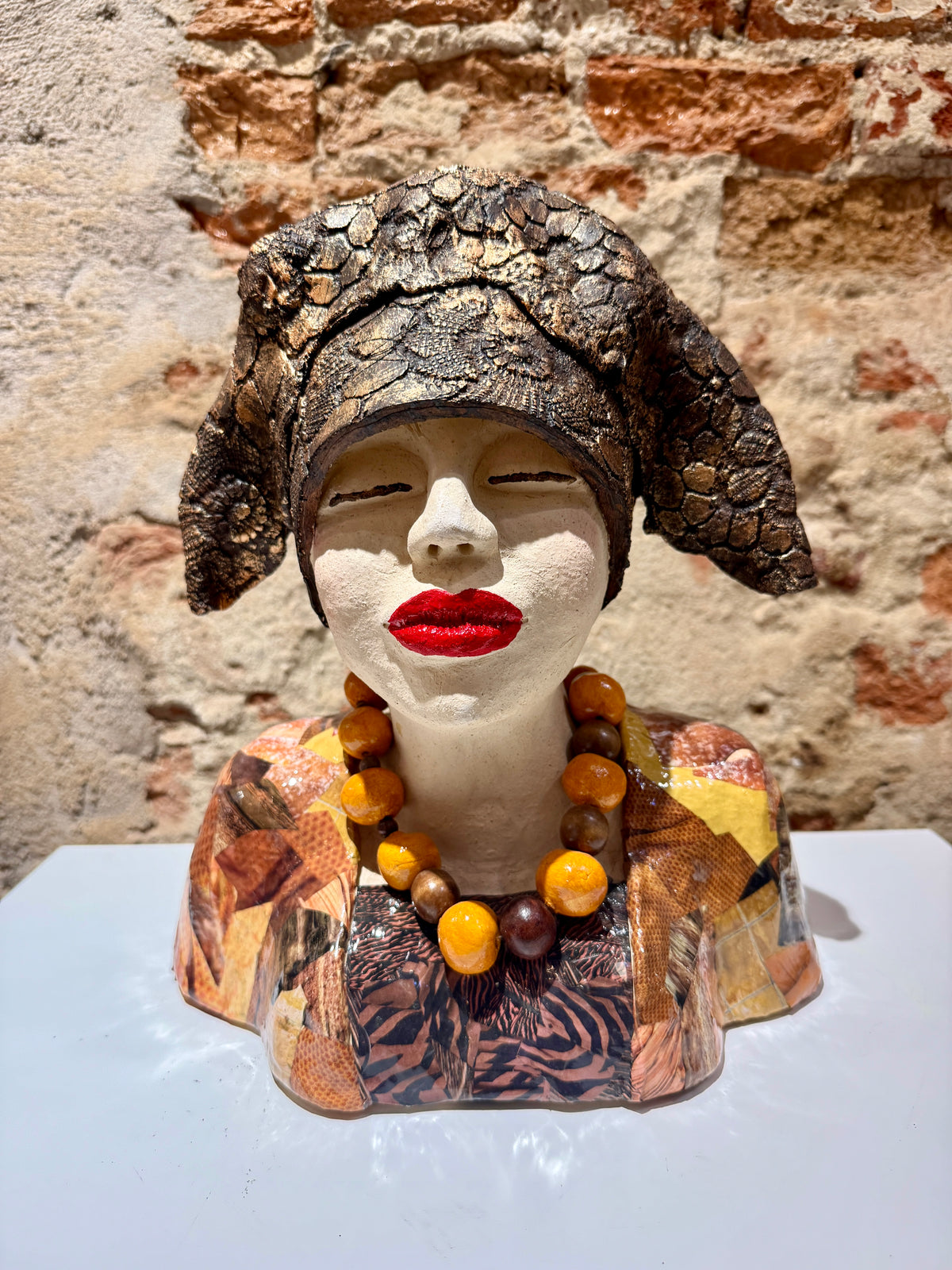 Lady in Bronze - Keramiek Kunst Sculptuur