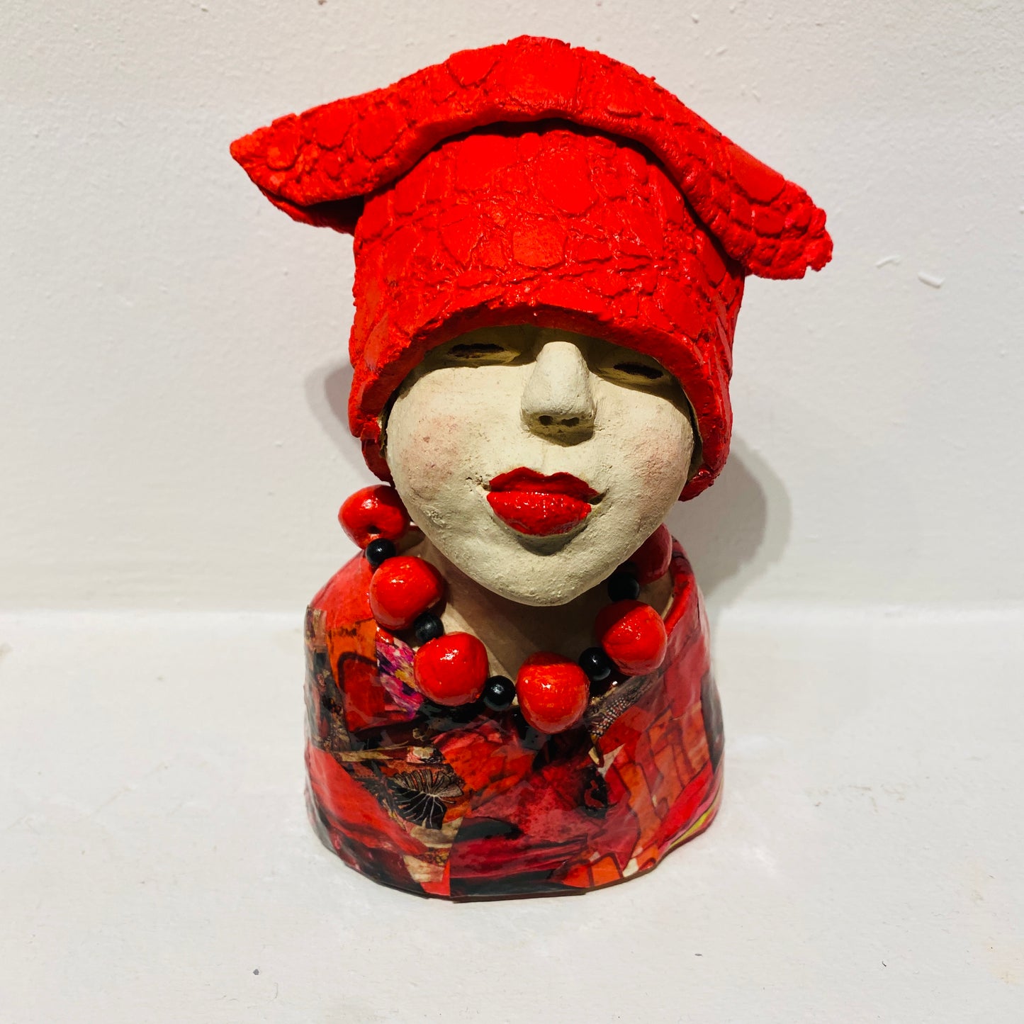 Lady in Red - Keramiek Kunst Sculptuur - Klein